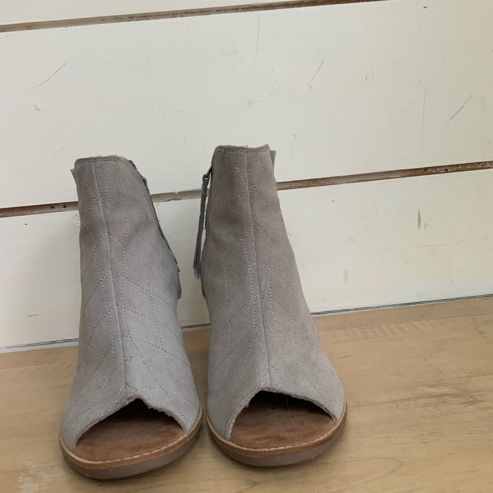 Tom’s open tied bootie with stacked heel